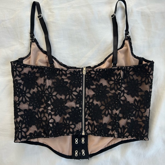 White Fox size medium lace front bustier - Picture 4 of 5